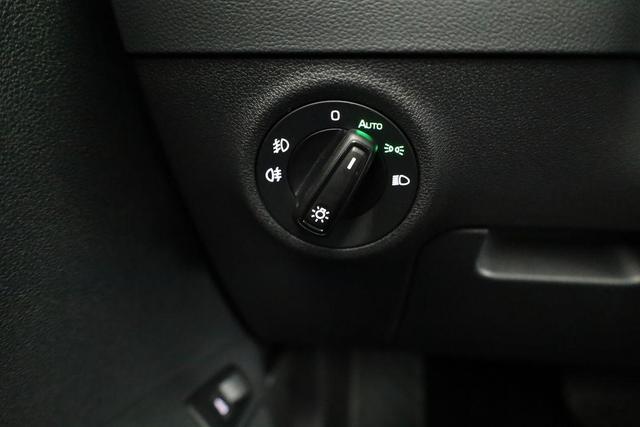 Skoda Karoq Selection 4x4 2.0 TDI DSG Selection, AHK, LED, Kamera, Winter, el. Klappe, 4 J.-Garantie 