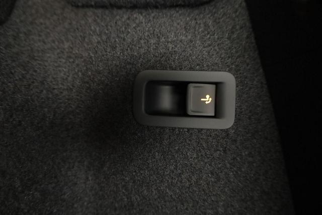 Skoda Karoq Selection 4x4 2.0 TDI DSG Selection, AHK, LED, Kamera, Winter, el. Klappe, 4 J.-Garantie 