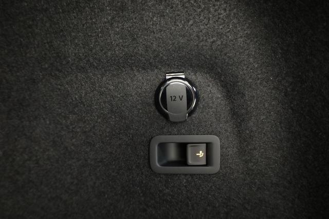 Volkswagen Golf 1.5 TSI 110 kW Life VIII Variant Life, AHK, easyOpen, Kamera, Winter, 3-J Garantie 