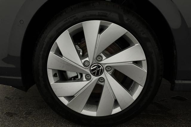 Volkswagen Golf 1.5 TSI 110 kW Life VIII Variant Life, AHK, easyOpen, Kamera, Winter, 3-J Garantie 