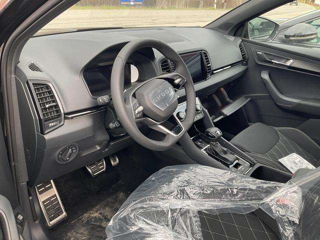 Skoda Karoq - Sportline 1.5 TSI DSG Sportline, Pano, AHK, Navi, CANTON, Matrix, AreaView, Side, FS-beheizbar