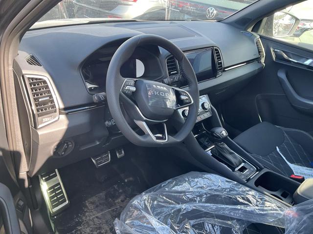 Skoda Karoq - Sportline 4x4 2.0 TDI DSG Sportline, Pano, AHK, Navi, Matrix, AreaView, Side, Kamera, el. Klappe, FS-beheizbar, Winter