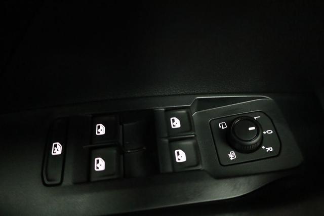 Volkswagen T-Cross 1.5 TSI 110 kW Life DSG Life, LED, Kamera, Side, ACC, Winter, sofort 