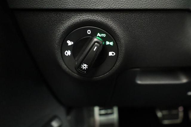 Skoda Karoq Sportline 1.5 TSI DSG Sportline, AHK, Navi, CANTON, Matrix, AreaView, Side, Kamera, el. Klappe, FS-beheizbar 