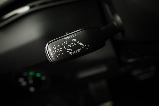 Skoda Karoq Sportline 1.5 TSI DSG Sportline, AHK, Navi, CANTON, Matrix, AreaView, Side, Kamera, el. Klappe, FS-beheizbar 