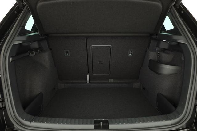 Skoda Karoq Sportline 1.5 TSI DSG Sportline, AHK, Navi, CANTON, Matrix, AreaView, Side, Kamera, el. Klappe, FS-beheizbar 
