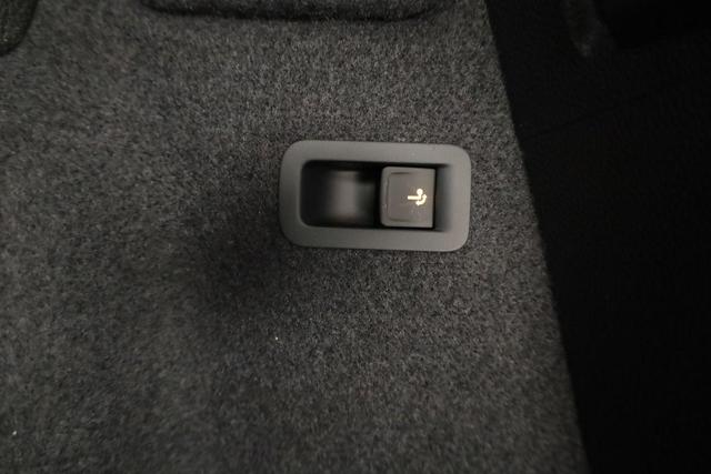 Skoda Karoq Sportline 1.5 TSI DSG Sportline, AHK, Navi, CANTON, Matrix, AreaView, Side, Kamera, el. Klappe, FS-beheizbar 