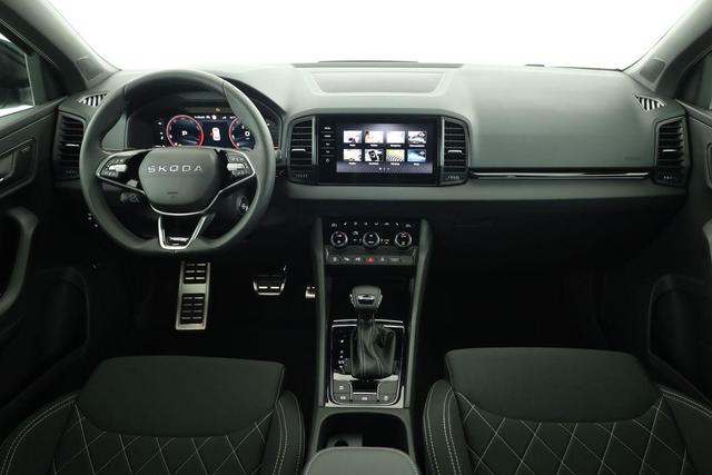 Skoda Karoq Sportline 1.5 TSI DSG Sportline, AHK, Navi, CANTON, Matrix, AreaView, Side, Kamera, el. Klappe, FS-beheizbar 
