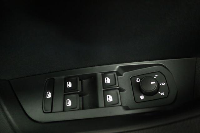 Skoda Karoq Sportline 1.5 TSI DSG Sportline, AHK, Navi, CANTON, Matrix, AreaView, Side, Kamera, el. Klappe, FS-beheizbar 