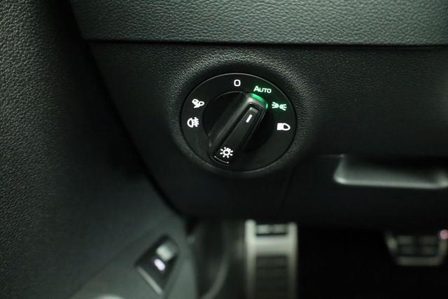 Skoda Karoq Sportline 1.5 TSI DSG Sportline, AHK, Navi, CANTON, Matrix, AreaView, Side, Kamera, el. Klappe, FS-beheizbar 