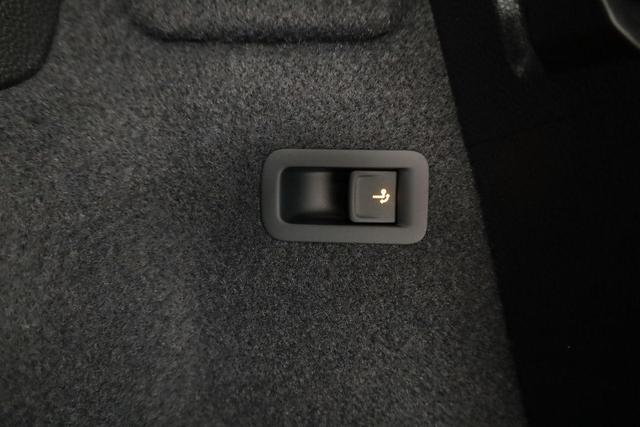 Skoda Karoq Sportline 1.5 TSI DSG Sportline, AHK, Navi, CANTON, Matrix, AreaView, Side, Kamera, el. Klappe, FS-beheizbar 