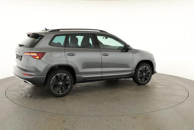 Skoda Karoq Sportline 1.5 TSI DSG Sportline, AHK, Navi, CANTON, Matrix, AreaView, Side, Kamera, el. Klappe, FS-beheizbar 