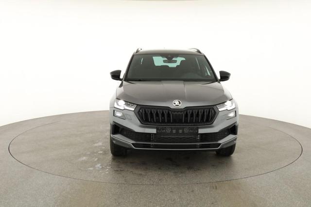 Skoda Karoq Sportline 1.5 TSI DSG Sportline, AHK, Navi, CANTON, Matrix, AreaView, Side, Kamera, el. Klappe, FS-beheizbar 