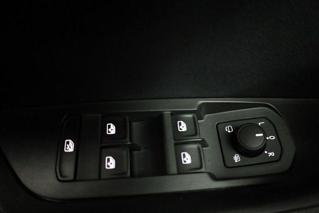 Skoda Karoq Sportline 1.5 TSI DSG Sportline, Pano, AHK, Navi, CANTON, Matrix, AreaView, Side, FS-beheizbar, 19-Zoll 