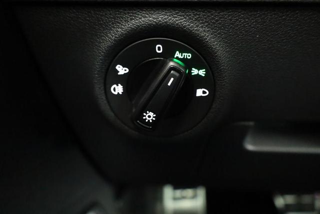 Skoda Karoq Sportline 1.5 TSI DSG Sportline, Pano, AHK, Navi, CANTON, Matrix, AreaView, Side, FS-beheizbar, 19-Zoll 