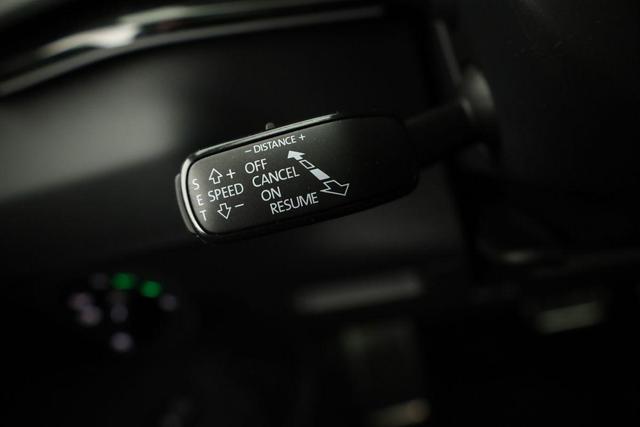 Skoda Karoq Sportline 1.5 TSI DSG Sportline, Pano, AHK, Navi, CANTON, Matrix, AreaView, Side, FS-beheizbar, 19-Zoll 