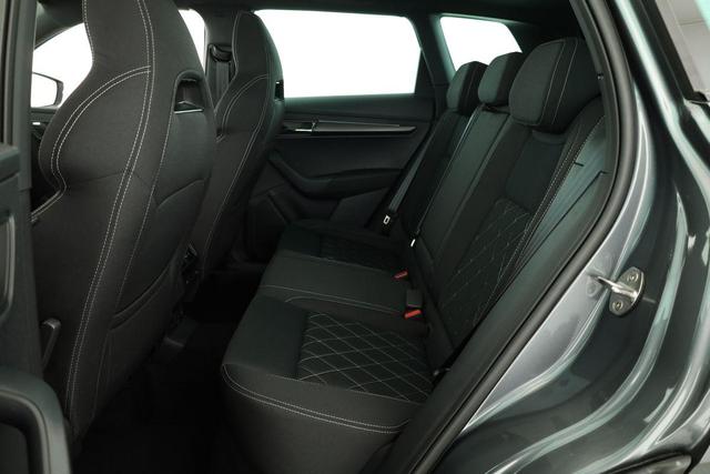 Skoda Karoq Sportline 1.5 TSI DSG Sportline, Pano, AHK, Navi, CANTON, Matrix, AreaView, Side, FS-beheizbar, 19-Zoll 