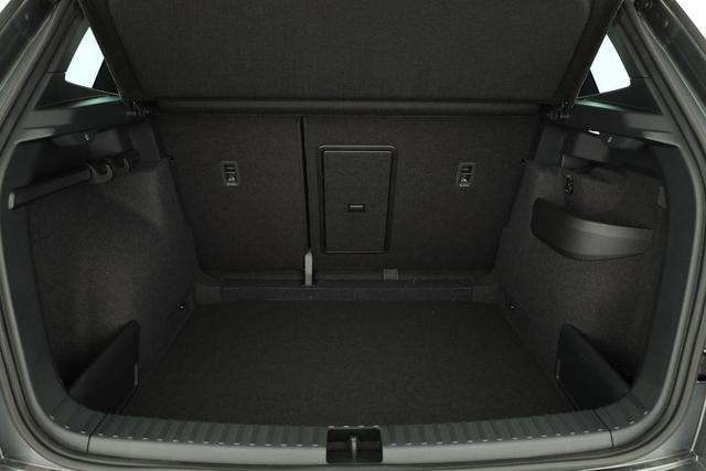 Skoda Karoq Sportline 1.5 TSI DSG Sportline, Pano, AHK, Navi, CANTON, Matrix, AreaView, Side, FS-beheizbar, 19-Zoll 