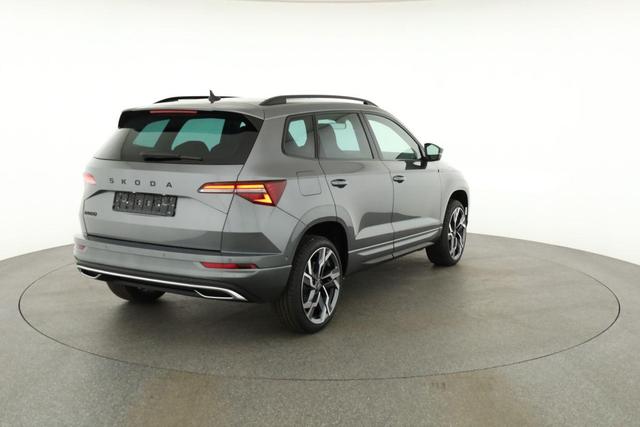 Skoda Karoq Sportline 1.5 TSI DSG Sportline, Pano, AHK, Navi, CANTON, Matrix, AreaView, Side, FS-beheizbar, 19-Zoll 