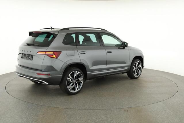 Skoda Karoq Sportline 1.5 TSI DSG Sportline, Pano, AHK, Navi, CANTON, Matrix, AreaView, Side, FS-beheizbar, 19-Zoll 
