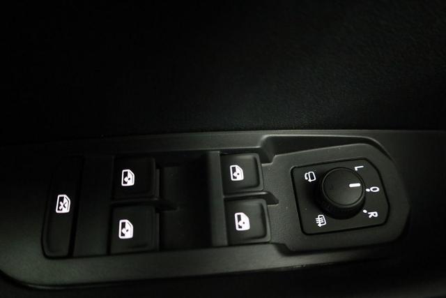 Skoda Karoq Sportline 1.5 TSI DSG Sportline, Pano, AHK, Navi, CANTON, Matrix, AreaView, Side, FS-beheizbar, 19-Zoll 