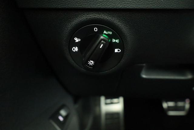 Skoda Karoq Sportline 1.5 TSI DSG Sportline, Pano, AHK, Navi, CANTON, Matrix, AreaView, Side, FS-beheizbar, 19-Zoll 