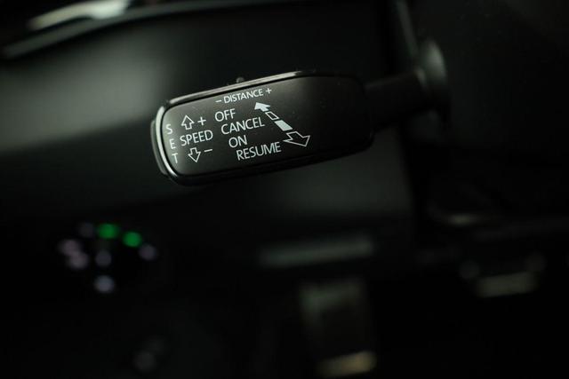 Skoda Karoq Sportline 1.5 TSI DSG Sportline, Pano, AHK, Navi, CANTON, Matrix, AreaView, Side, FS-beheizbar, 19-Zoll 