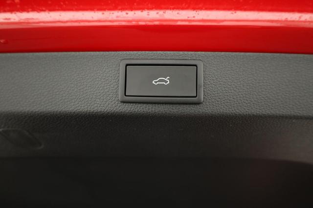 Skoda Karoq Sportline 1.5 TSI DSG Sportline, Pano, AHK, Navi, CANTON, Matrix, AreaView, Side, FS-beheizbar, 19-Zoll 