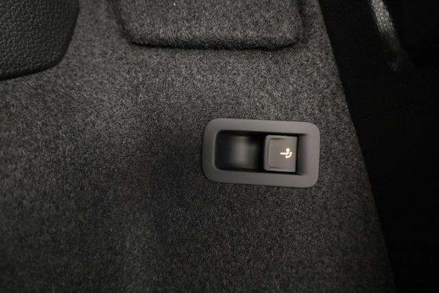 Skoda Karoq Sportline 1.5 TSI DSG Sportline, Pano, AHK, Navi, CANTON, Matrix, AreaView, Side, FS-beheizbar, 19-Zoll 