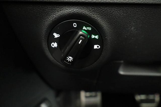 Skoda Karoq Sportline 4x4 2.0 TDI DSG Sportline, Pano, AHK, Navi, Matrix, AreaView, Side, Kamera, el. Klappe, FS-beheizbar, Winter 