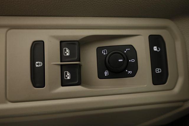 Volkswagen T7 Multivan eHybrid 4M Business, 7-Sitzer, AHK, IQ.Light, easyOpen, Navi, 5-J Garantie 