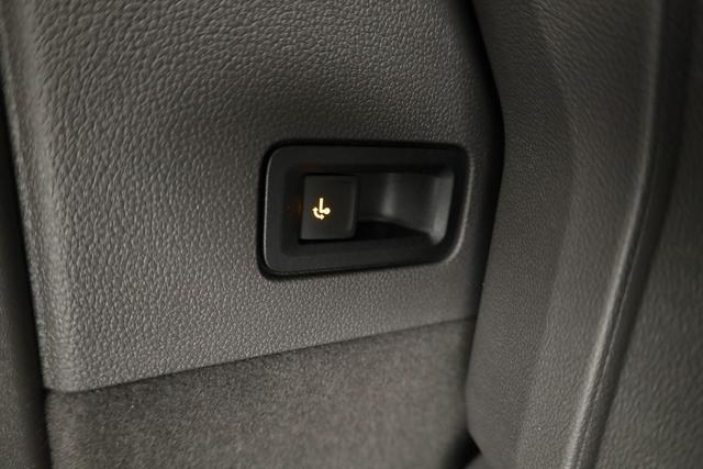 Volkswagen T7 Multivan eHybrid 4M Business, 7-Sitzer, AHK, IQ.Light, easyOpen, Navi, 5-J Garantie 