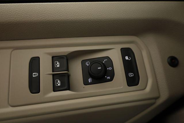 Volkswagen T7 Multivan eHybrid 4M Business, 7-Sitzer, AHK, IQ.Light, easyOpen, Navi, 5-J Garantie 