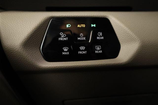 Volkswagen T7 Multivan eHybrid 4M Business, 7-Sitzer, AHK, IQ.Light, easyOpen, Navi, 5-J Garantie 