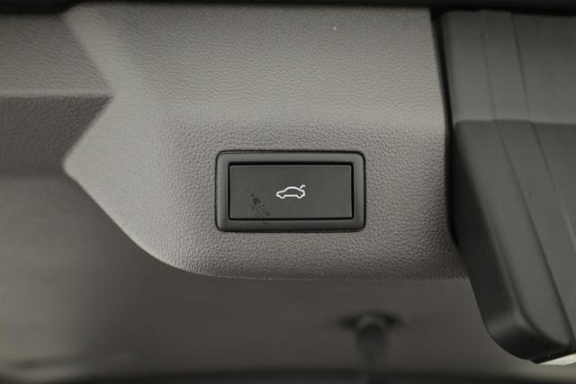 Volkswagen T7 Multivan eHybrid 4M Business, 7-Sitzer, AHK, IQ.Light, easyOpen, Navi, 5-J Garantie 