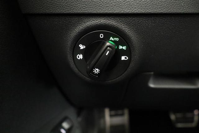 Skoda Karoq Sportline 1.5 TSI DSG Sportline, AHK, Navi, CANTON, Matrix, AreaView, Side, Kamera, el. Klappe, FS-beheizbar 