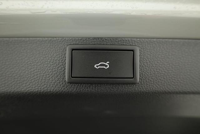 Skoda Karoq Sportline 1.5 TSI DSG Sportline, AHK, Navi, CANTON, Matrix, AreaView, Side, Kamera, el. Klappe, FS-beheizbar 