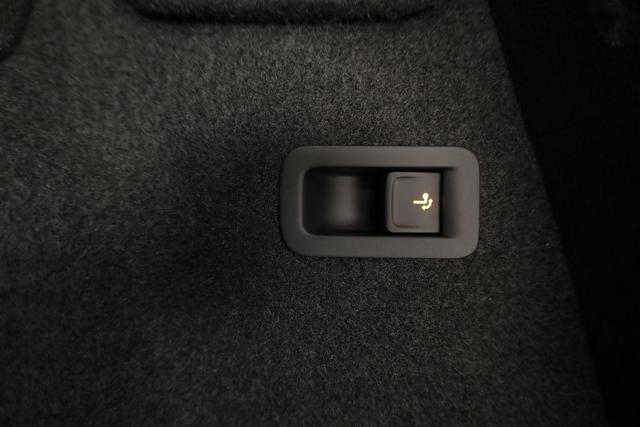 Skoda Karoq Sportline 1.5 TSI DSG Sportline, AHK, Navi, CANTON, Matrix, AreaView, Side, Kamera, el. Klappe, FS-beheizbar 