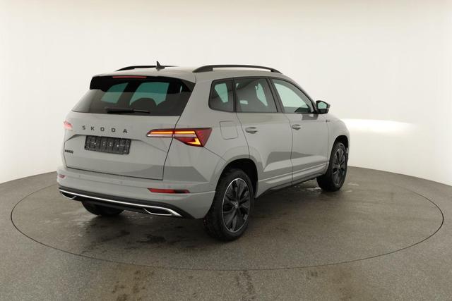 Skoda Karoq Sportline 1.5 TSI DSG Sportline, AHK, Navi, CANTON, Matrix, AreaView, Side, Kamera, el. Klappe, FS-beheizbar 