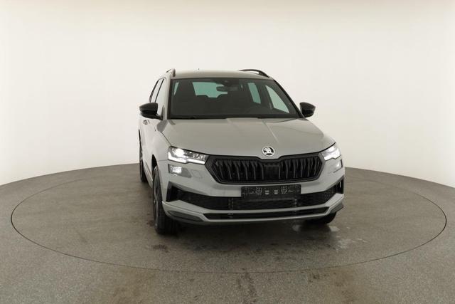 Skoda Karoq Sportline 1.5 TSI DSG Sportline, AHK, Navi, CANTON, Matrix, AreaView, Side, Kamera, el. Klappe, FS-beheizbar 