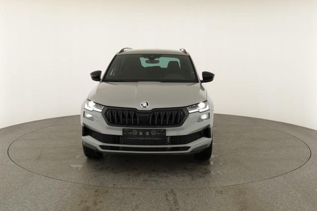 Skoda Karoq Sportline 1.5 TSI DSG Sportline, AHK, Navi, CANTON, Matrix, AreaView, Side, Kamera, el. Klappe, FS-beheizbar 