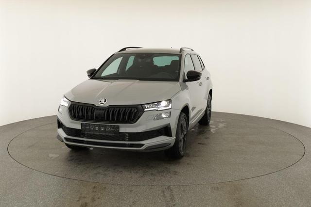 Skoda Karoq Sportline 1.5 TSI DSG Sportline, AHK, Navi, CANTON, Matrix, AreaView, Side, Kamera, el. Klappe, FS-beheizbar 