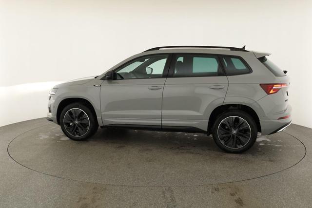 Skoda Karoq Sportline 1.5 TSI DSG Sportline, AHK, Navi, CANTON, Matrix, AreaView, Side, Kamera, el. Klappe, FS-beheizbar 
