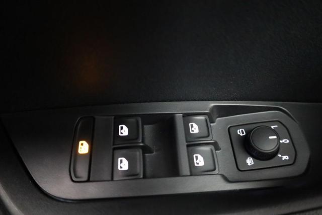 Skoda Karoq Sportline 1.5 TSI DSG Sportline, Pano, AHK, Navi, CANTON, Matrix, AreaView, Side, FS-beheizbar, 19-Zoll 