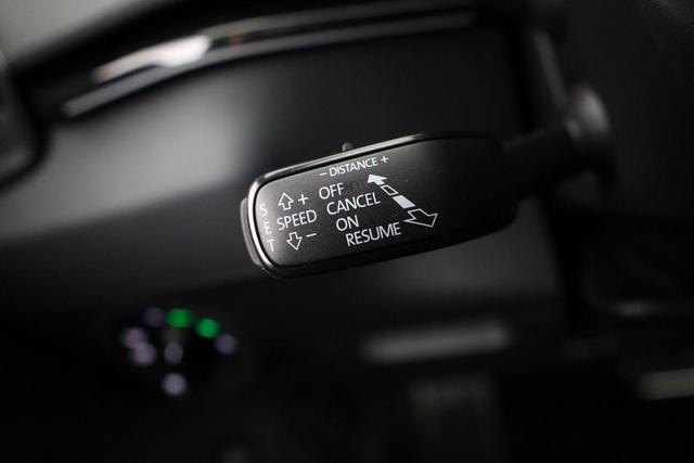 Skoda Karoq Sportline 1.5 TSI DSG Sportline, Pano, AHK, Navi, CANTON, Matrix, AreaView, Side, FS-beheizbar, 19-Zoll 