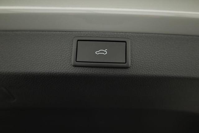 Skoda Karoq Sportline 1.5 TSI DSG Sportline, Pano, AHK, Navi, CANTON, Matrix, AreaView, Side, FS-beheizbar, 19-Zoll 