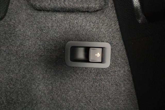 Skoda Karoq Sportline 1.5 TSI DSG Sportline, Pano, AHK, Navi, CANTON, Matrix, AreaView, Side, FS-beheizbar, 19-Zoll 