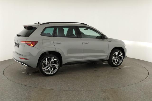 Skoda Karoq Sportline 1.5 TSI DSG Sportline, Pano, AHK, Navi, CANTON, Matrix, AreaView, Side, FS-beheizbar, 19-Zoll 