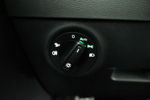 Skoda Karoq Sportline 1.5 TSI DSG Sportline, Pano, AHK, Navi, CANTON, Matrix, AreaView, Side, FS-beheizbar 