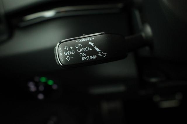 Skoda Karoq Sportline 1.5 TSI DSG Sportline, Pano, AHK, Navi, CANTON, Matrix, AreaView, Side, FS-beheizbar 